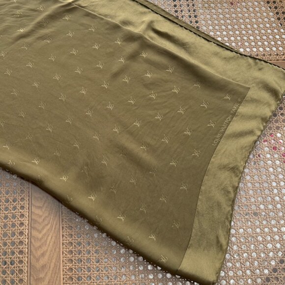 [SOLD] Authentic Louis Vuitton Silk Scarf - Picture 1 of 13